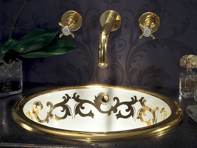 Vasca da bagno di lusso in ceramica bianca con decoro a spirale in oro zecchino Luisa Spiral Gold